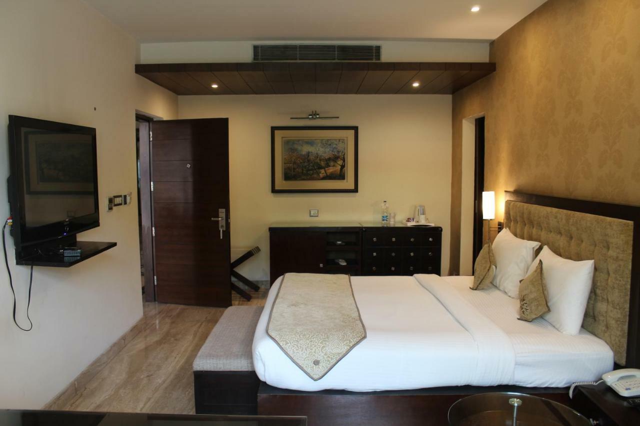 Royal Residence Iffco Chowk Gurgaon Exterior photo