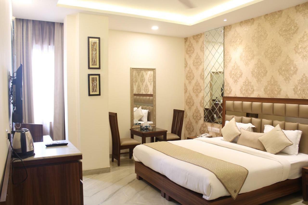 Royal Residence Iffco Chowk Gurgaon Exterior photo
