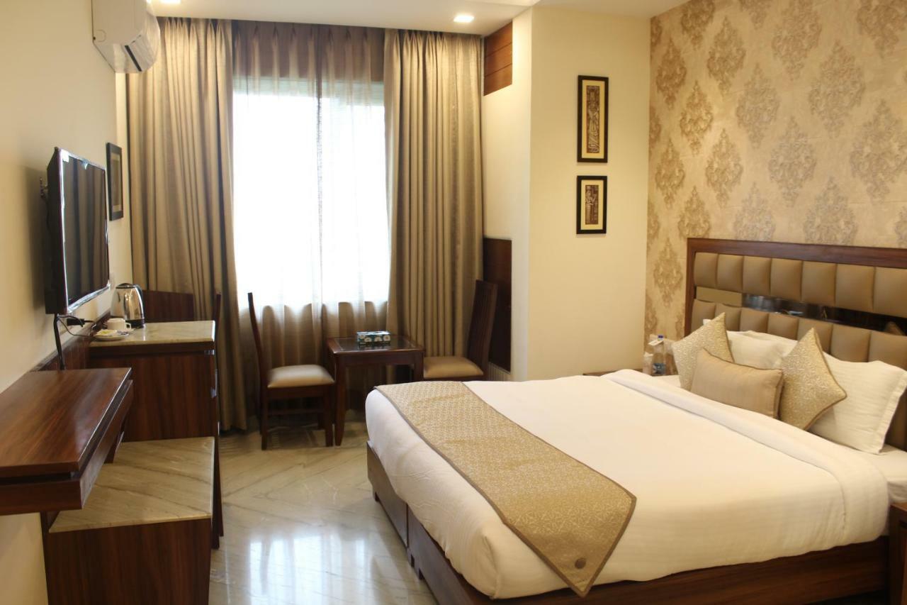 Royal Residence Iffco Chowk Gurgaon Exterior photo