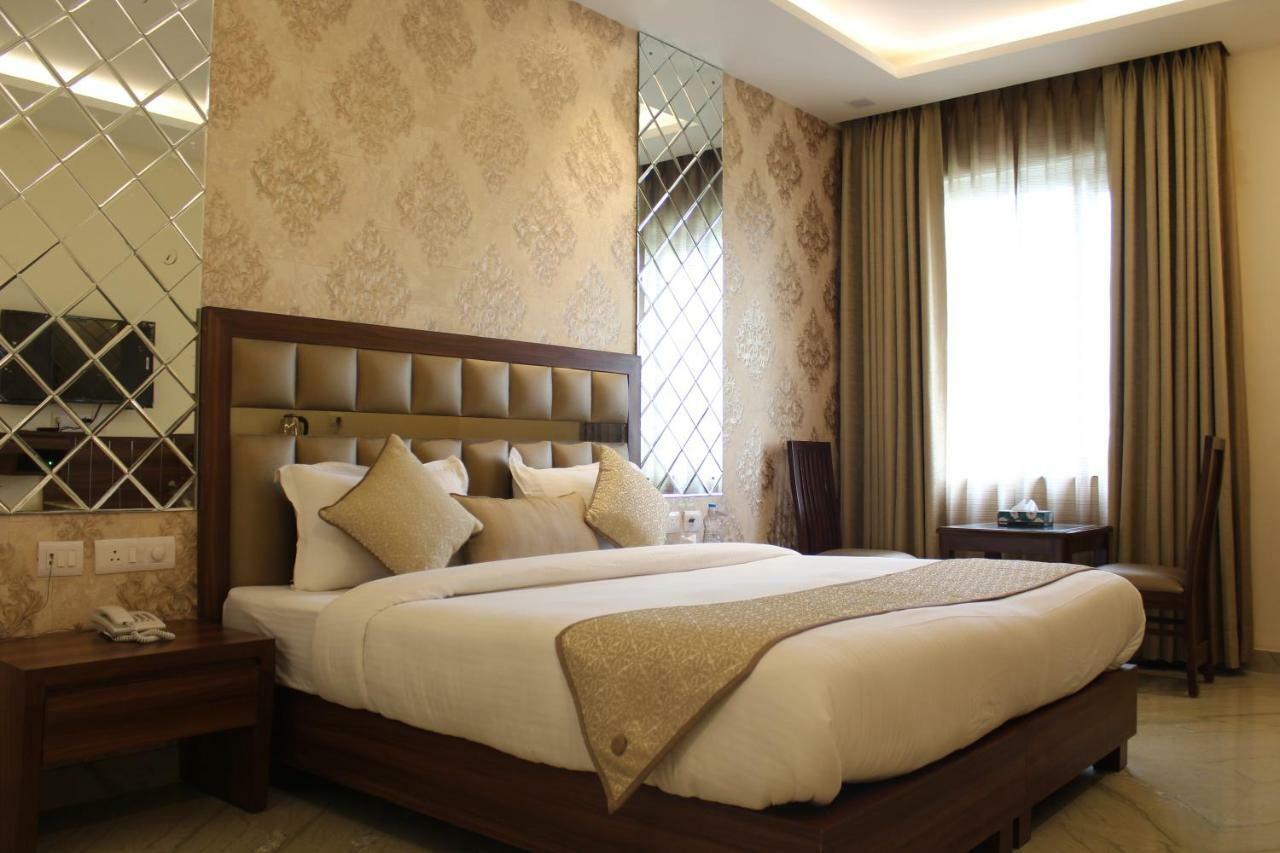 Royal Residence Iffco Chowk Gurgaon Exterior photo