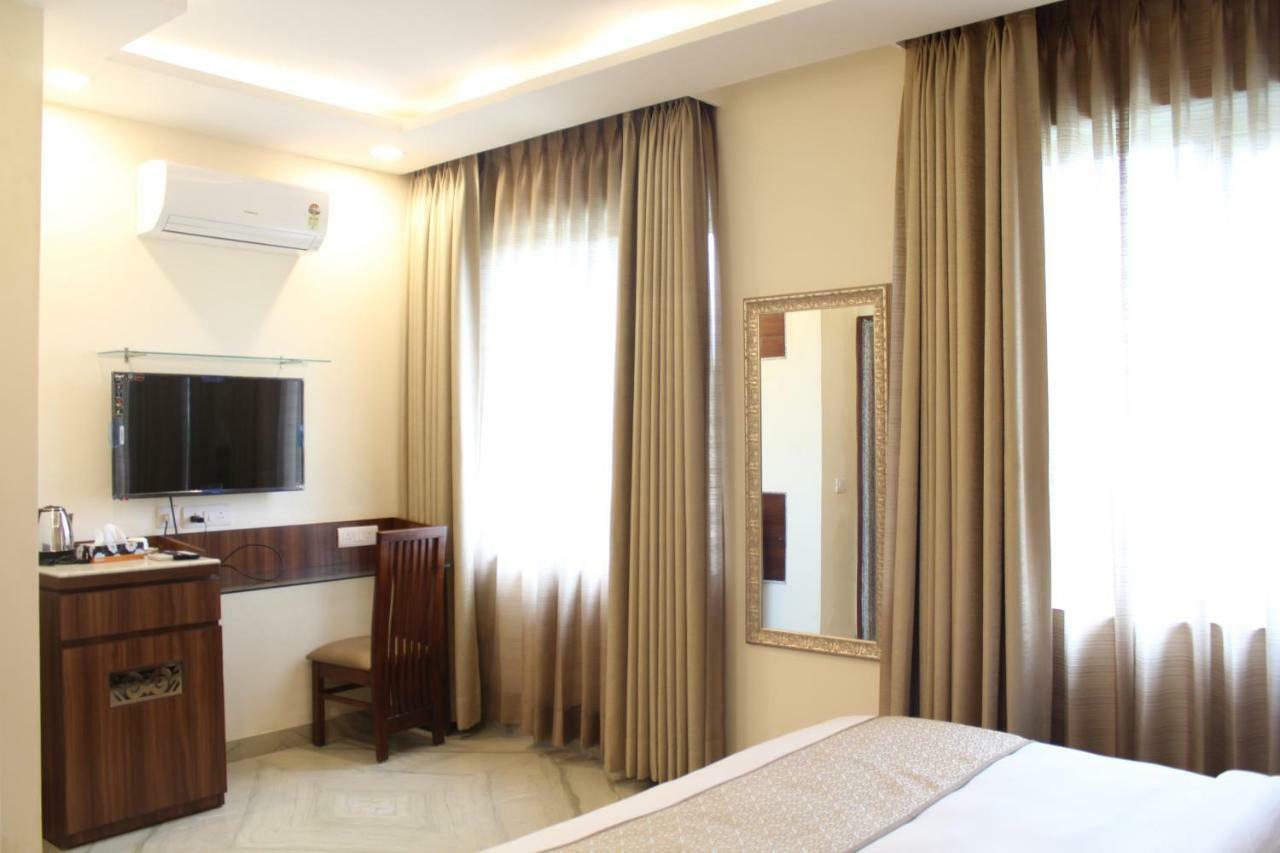 Royal Residence Iffco Chowk Gurgaon Exterior photo