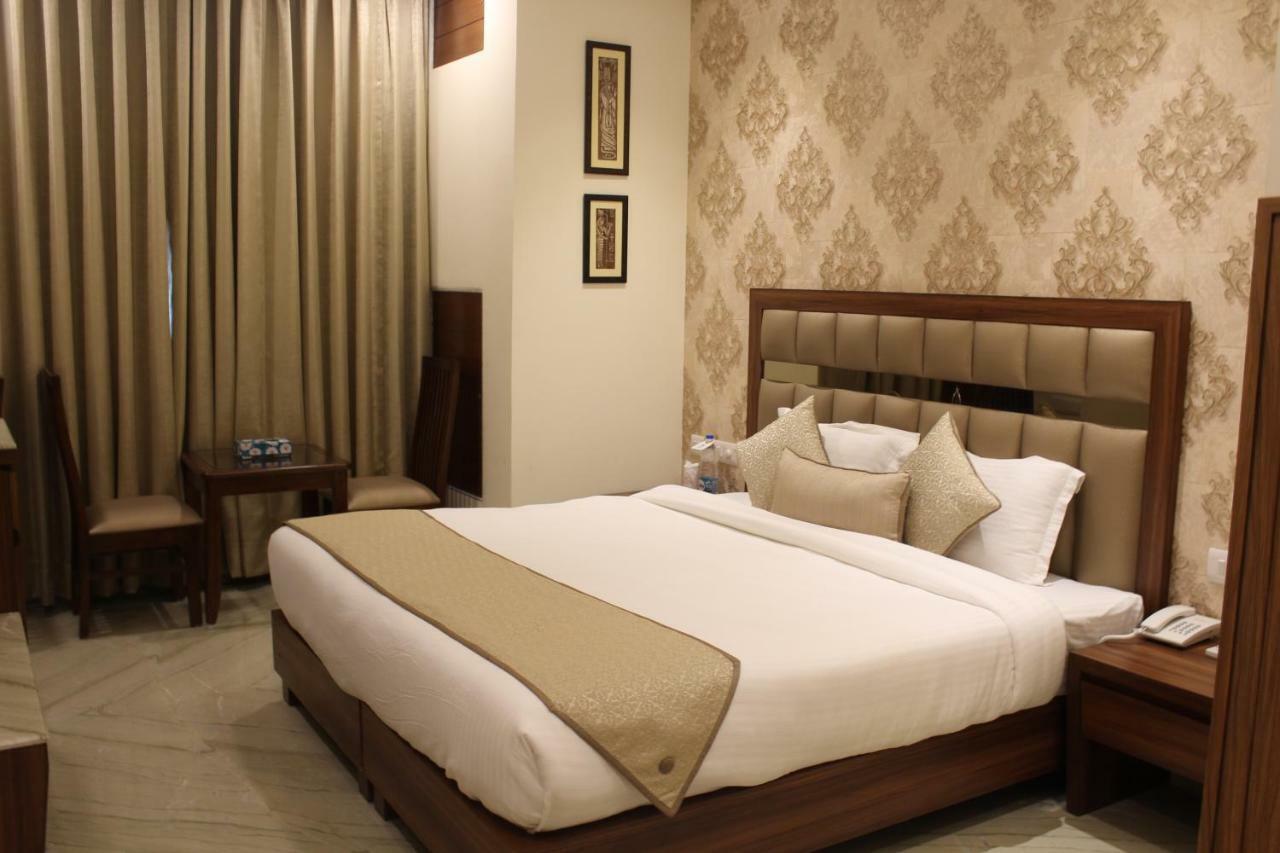 Royal Residence Iffco Chowk Gurgaon Exterior photo