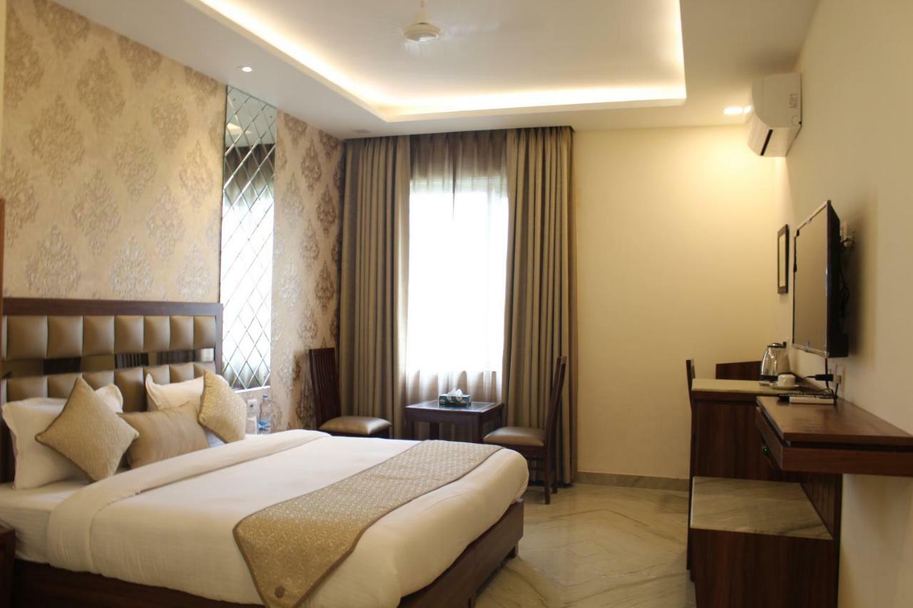 Royal Residence Iffco Chowk Gurgaon Exterior photo