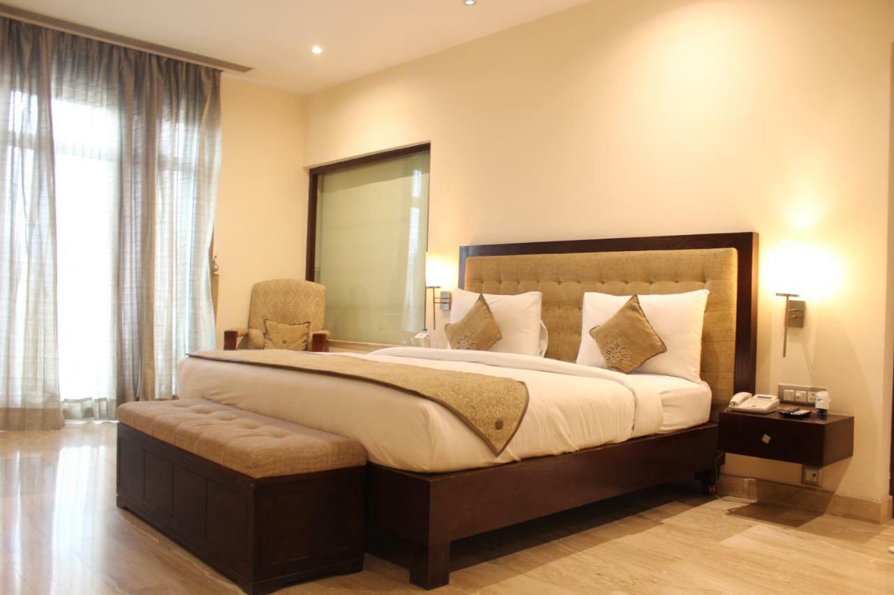 Royal Residence Iffco Chowk Gurgaon Exterior photo